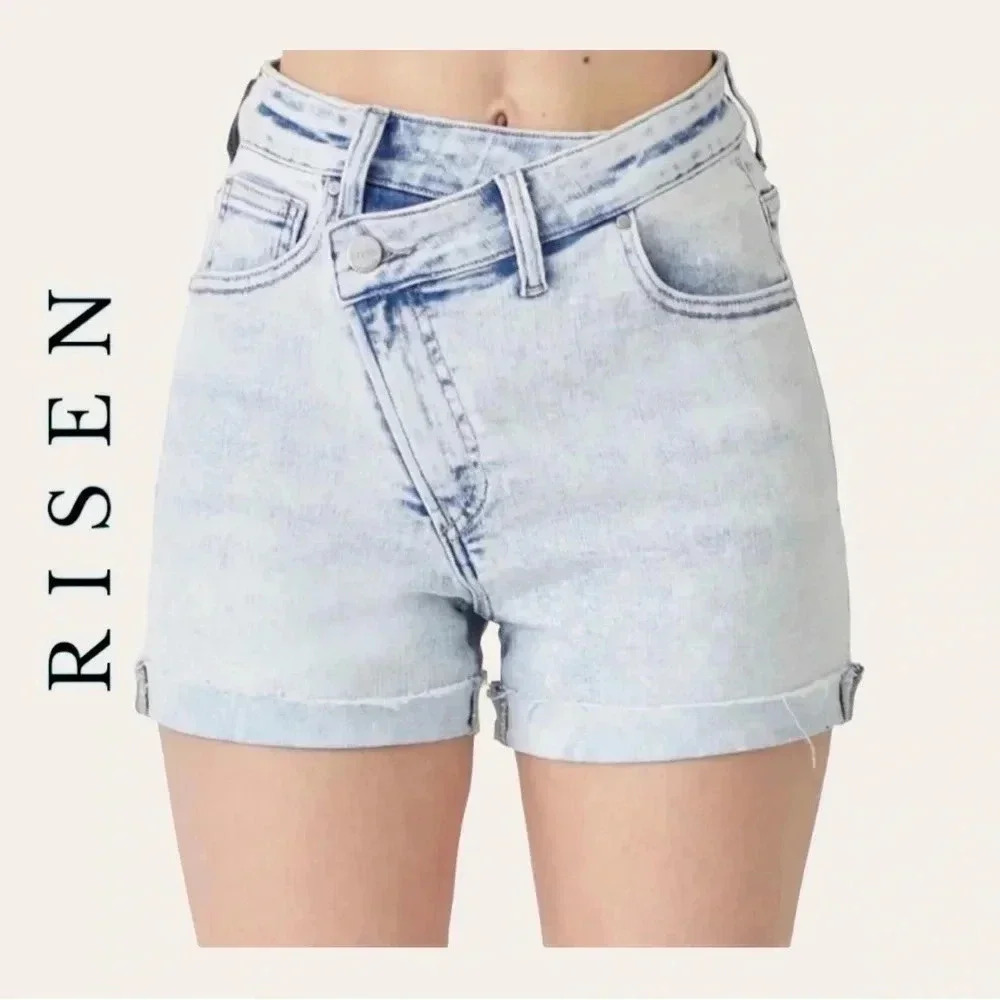 1350. RISEN CROSS OVER DENIM JEAN SHORTS SIZE 2XL BLEACH DENIM WASH CO…